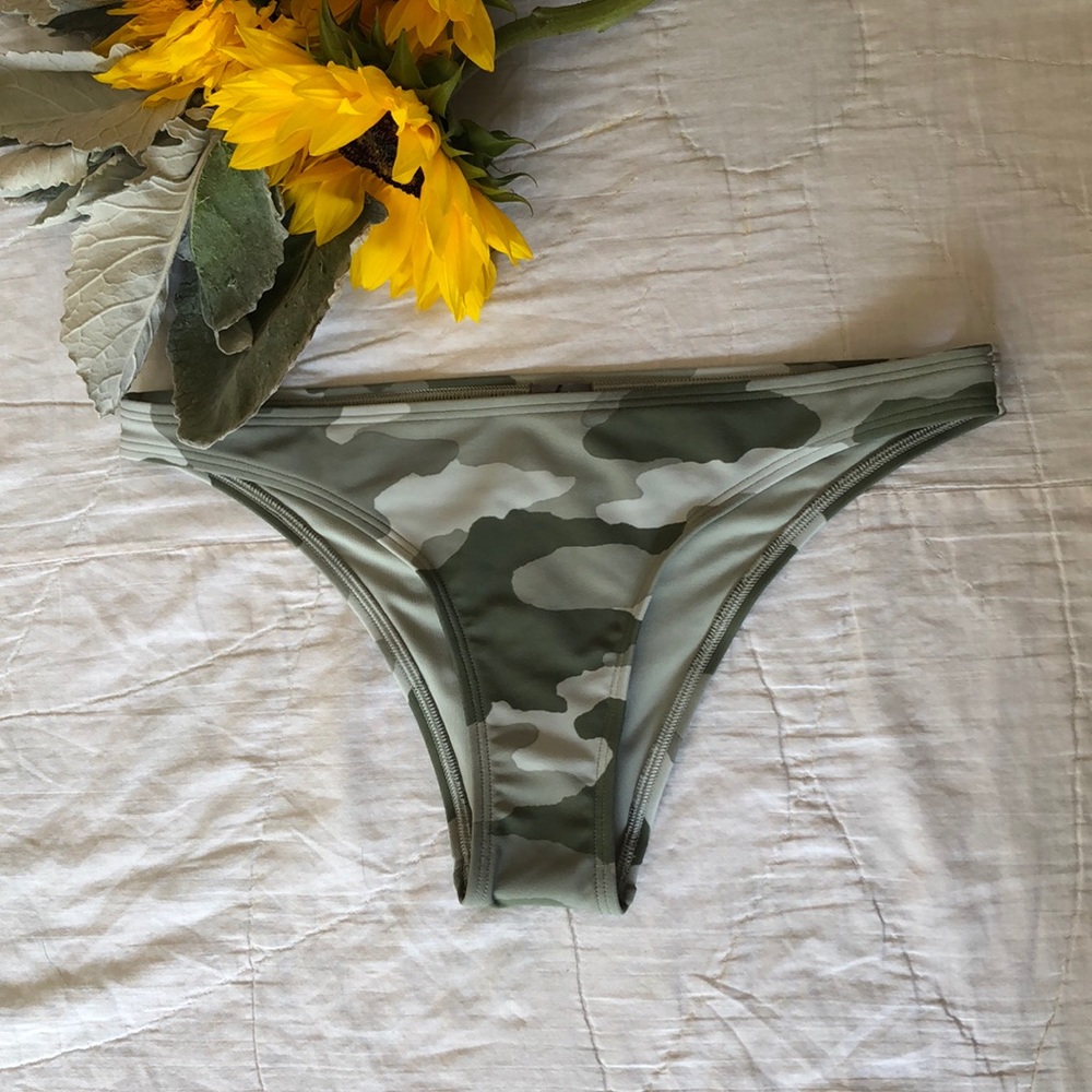 NWOT Aerie camo cheeky swim bottoms